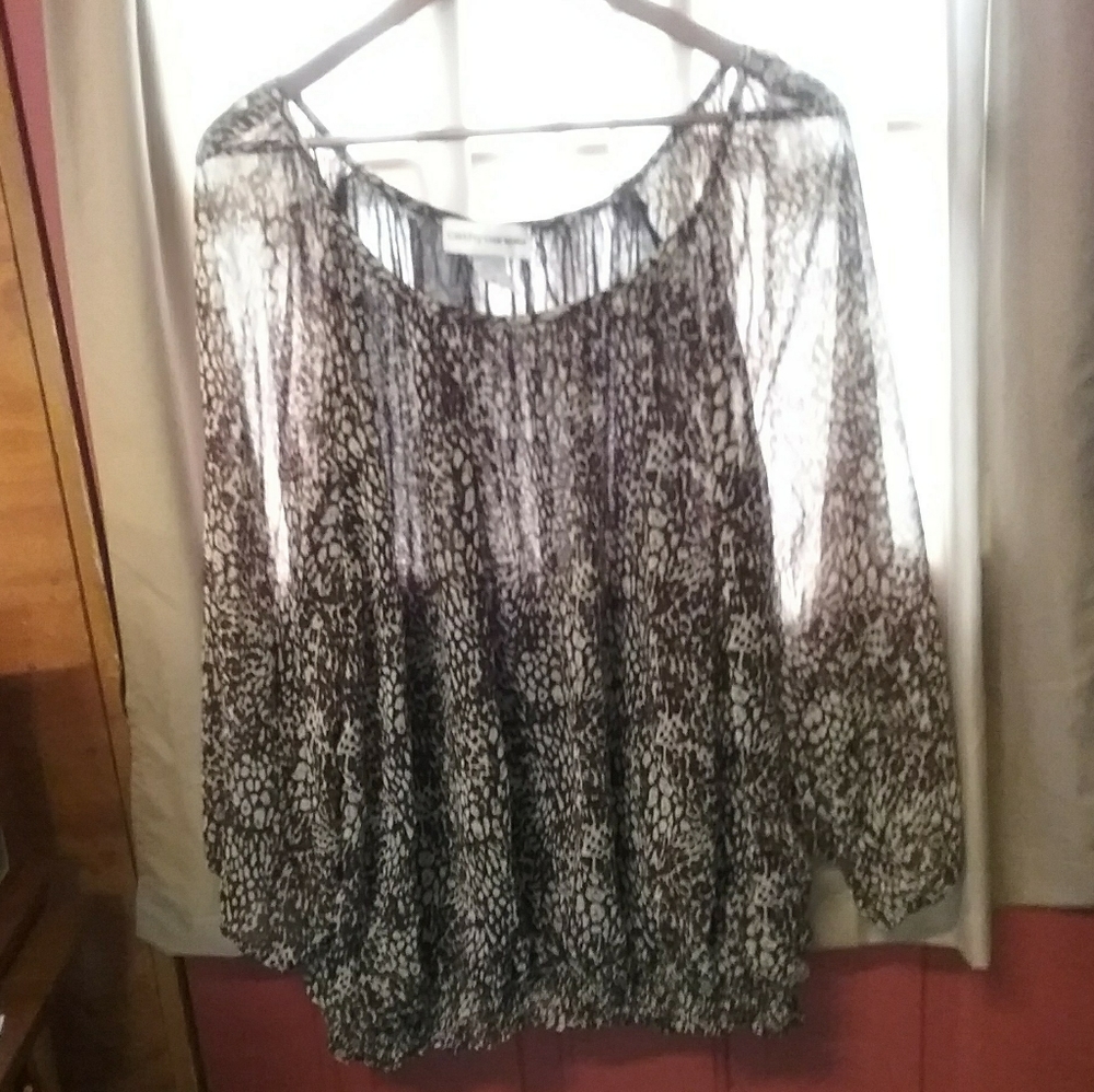 🌹Cathy Daniels flowy animal print blouse
